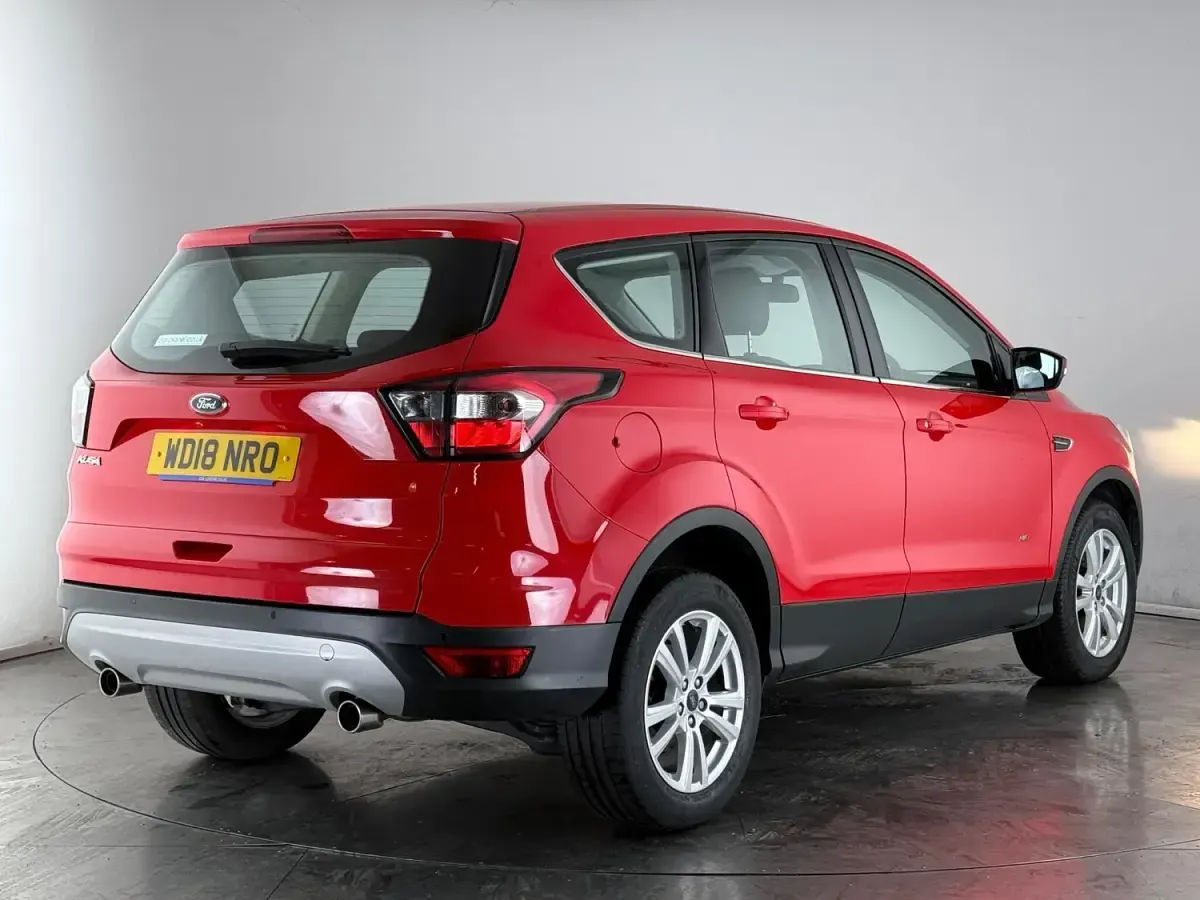 Second-hand Ford Kuga Zetec 150 CP (110 kW) 2018 Roșu SUV