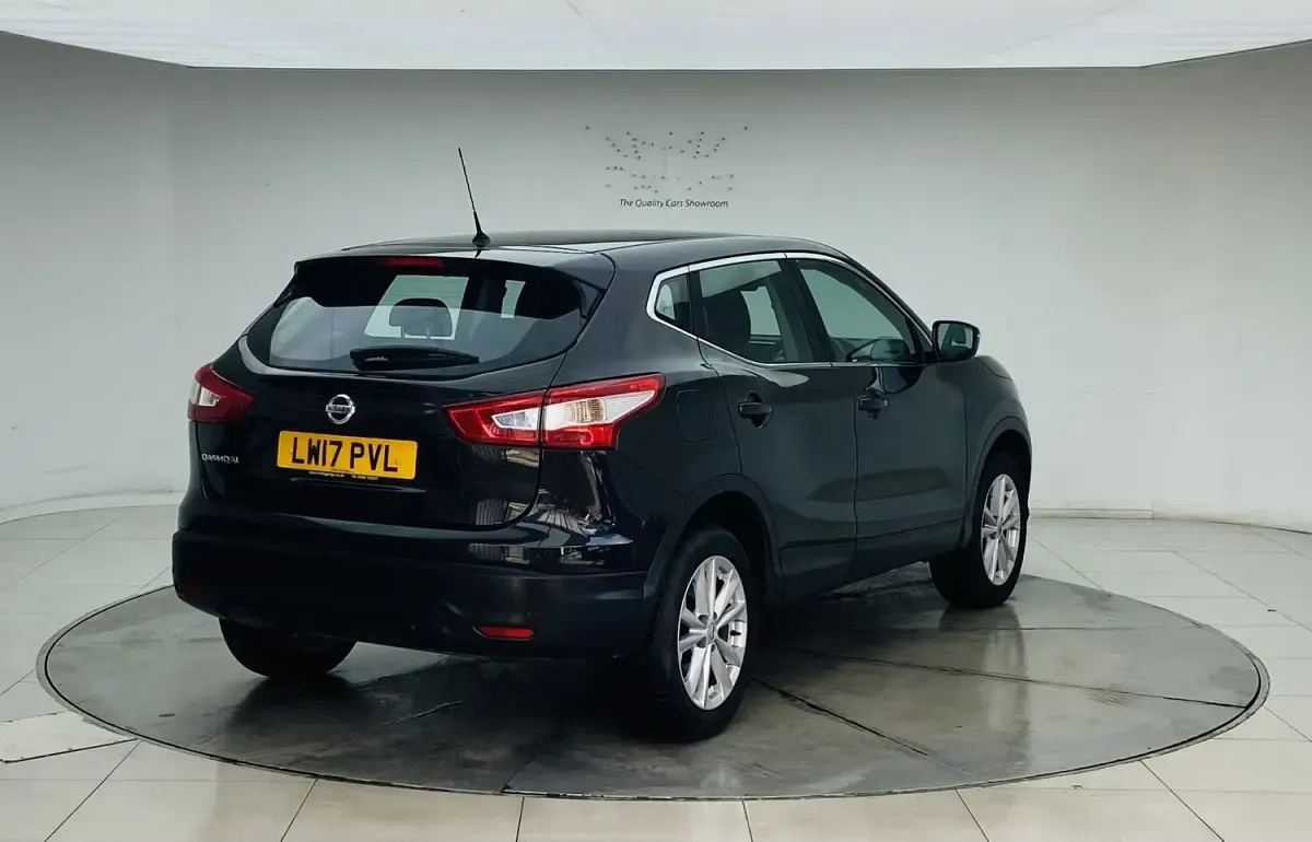 Używany Nissan Qashqai Acenta 115 KM (84 kW) 2017 Czarny SUV