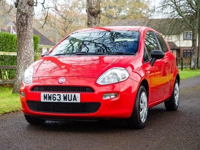 Used Fiat Punto Pop 69 HP (50 kW) 2014 Red Hatchback