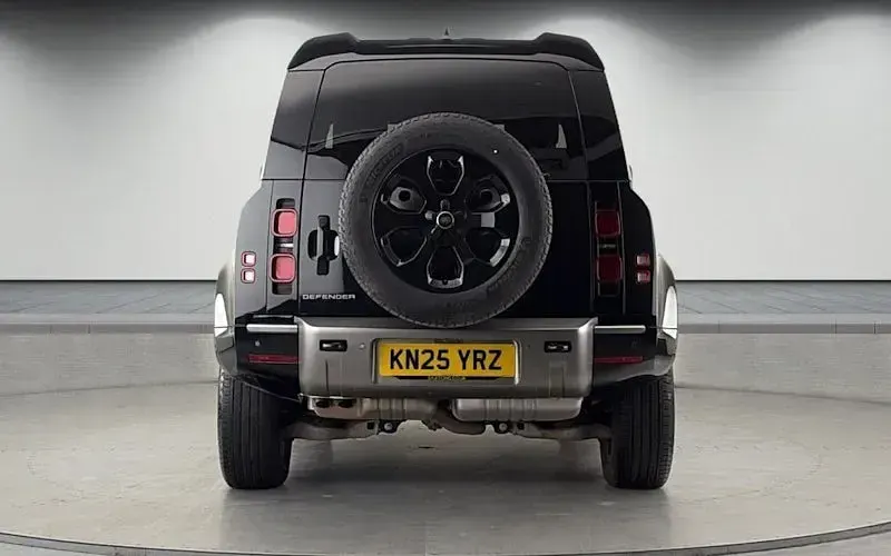 Used Land Rover Defender HSE Dynamic 250 HP (183 kW) 2025 Santorini black SUV