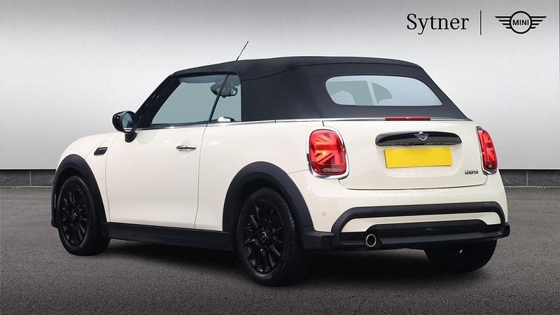 Used Mini Cooper Classic 134 HP (98 kW) 2022 White Hatchback