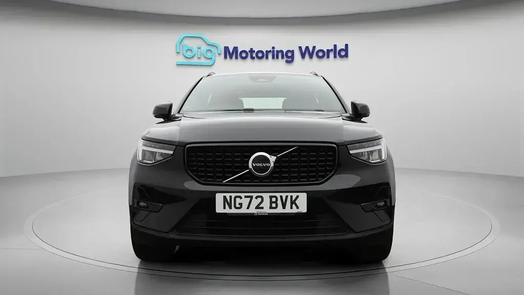 Begagnad Volvo XC40 Plus 197 HK (144 kW) 2022 Svart SUV