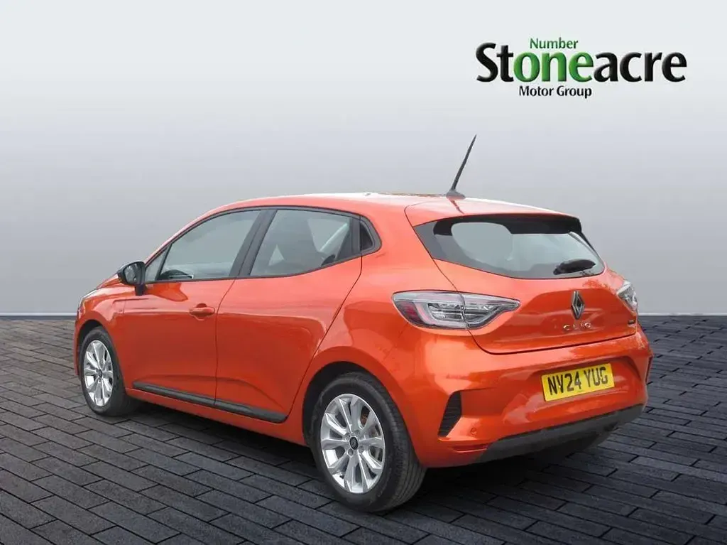 Used Renault Clio V Evolution 143 HP (105 kW) 2024 Orange Hatchback