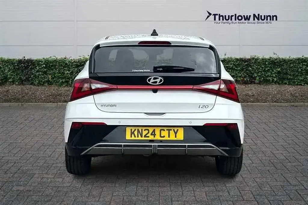 Used Hyundai i20 Ultimate 100 HP (73 kW) 2024 Atlas white Hatchback