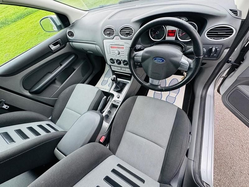 Used Ford Focus Zetec 2009 Silver Hatchback