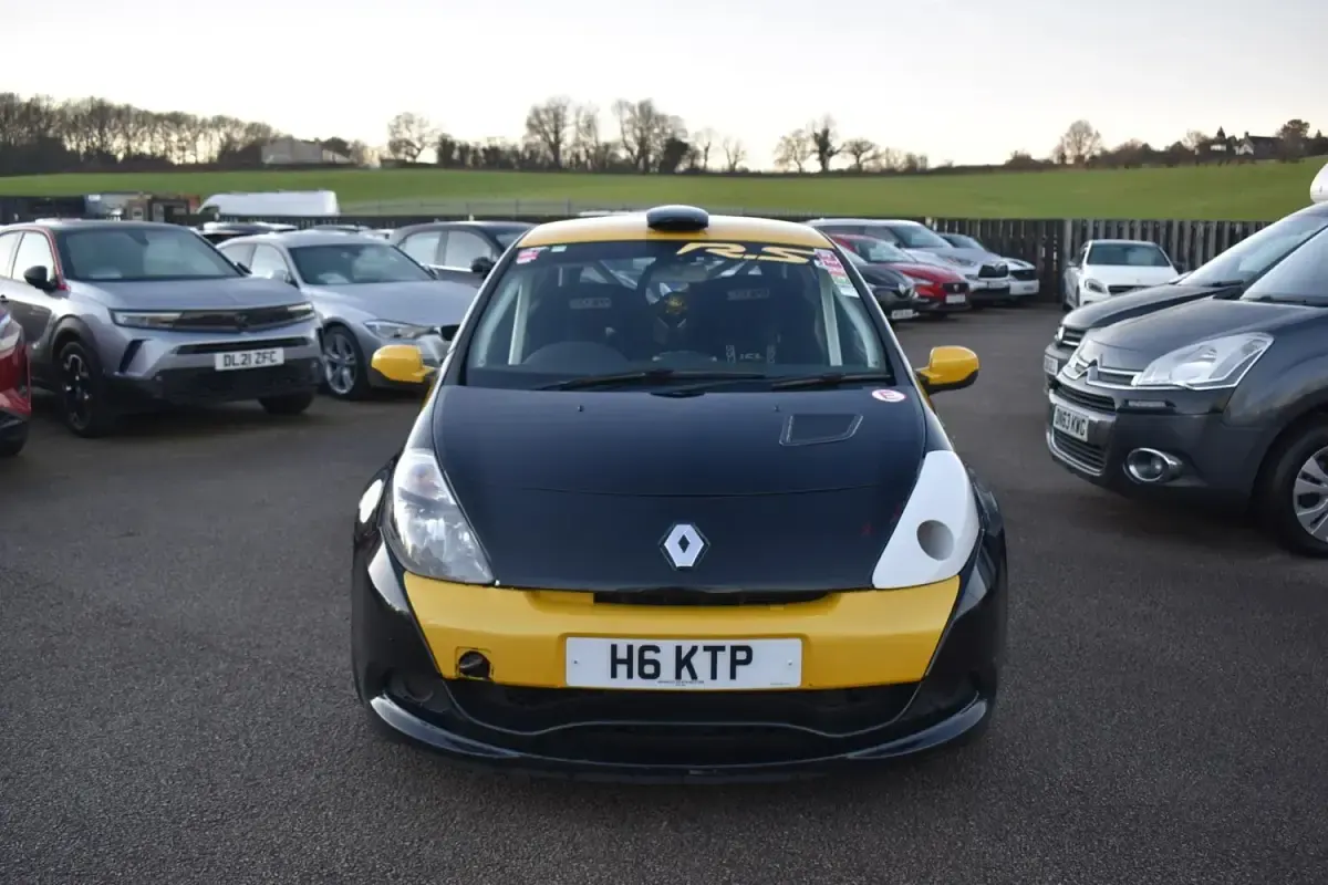 Used Renault Clio 201 HP (147 kW) 2010 Black Hatchback