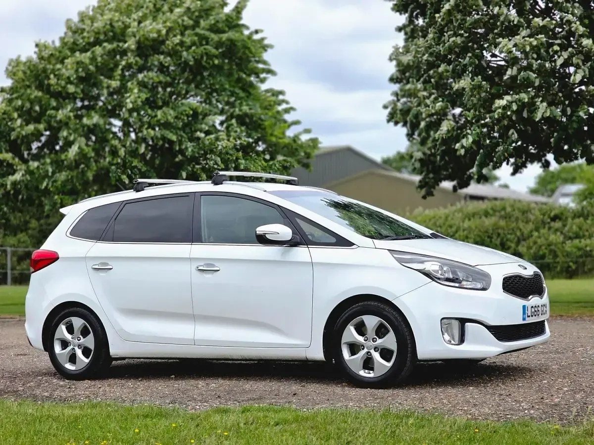 Used Kia Carens 139 HP (102 kW) 2016 White MPV