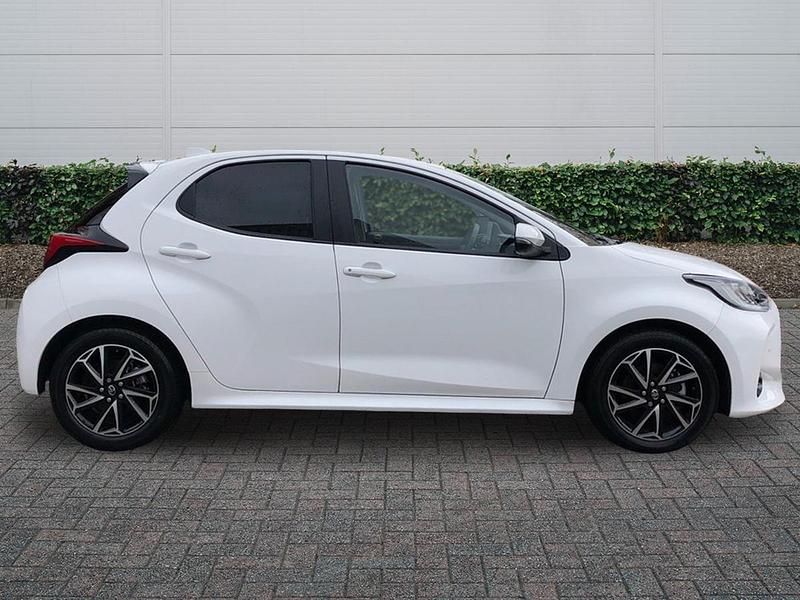 Used Toyota Yaris Hybrid Design 2023 White Hatchback