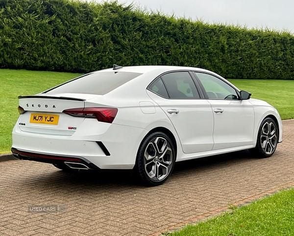 Used Skoda Octavia vRS 200 HP (147 kW) 2021 White Hatchback