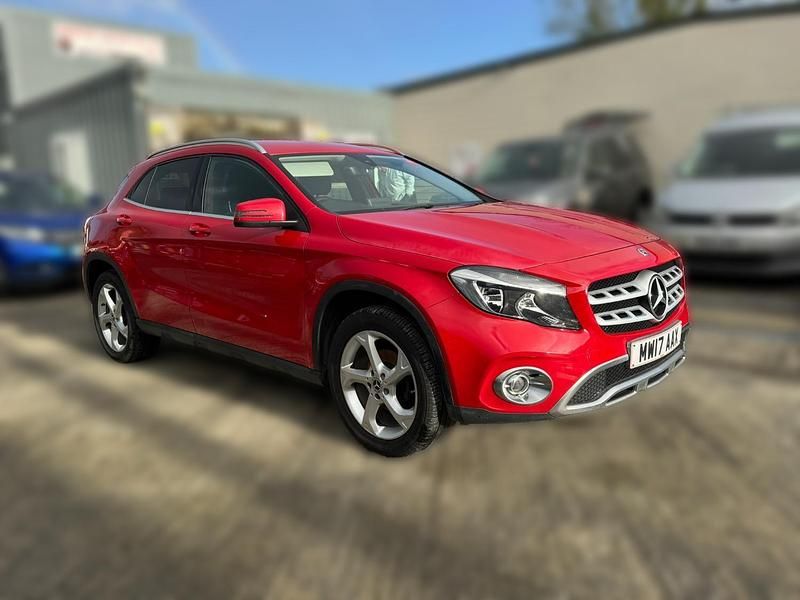 Used Mercedes GLA200 136 HP (100 kW) 2017 Red SUV