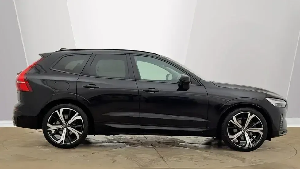 Used Volvo XC60 Ultra 250 HP (183 kW) 2025 Black SUV