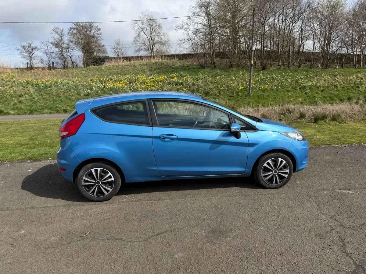 Second-hand Ford Fiesta Style 2009 Albastru Hatchback