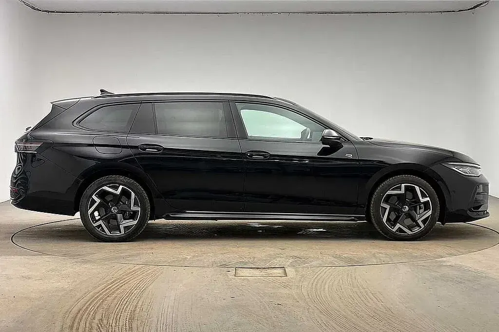 Used VW Passat R-line 272 HP (200 kW) 2025 Black Estate