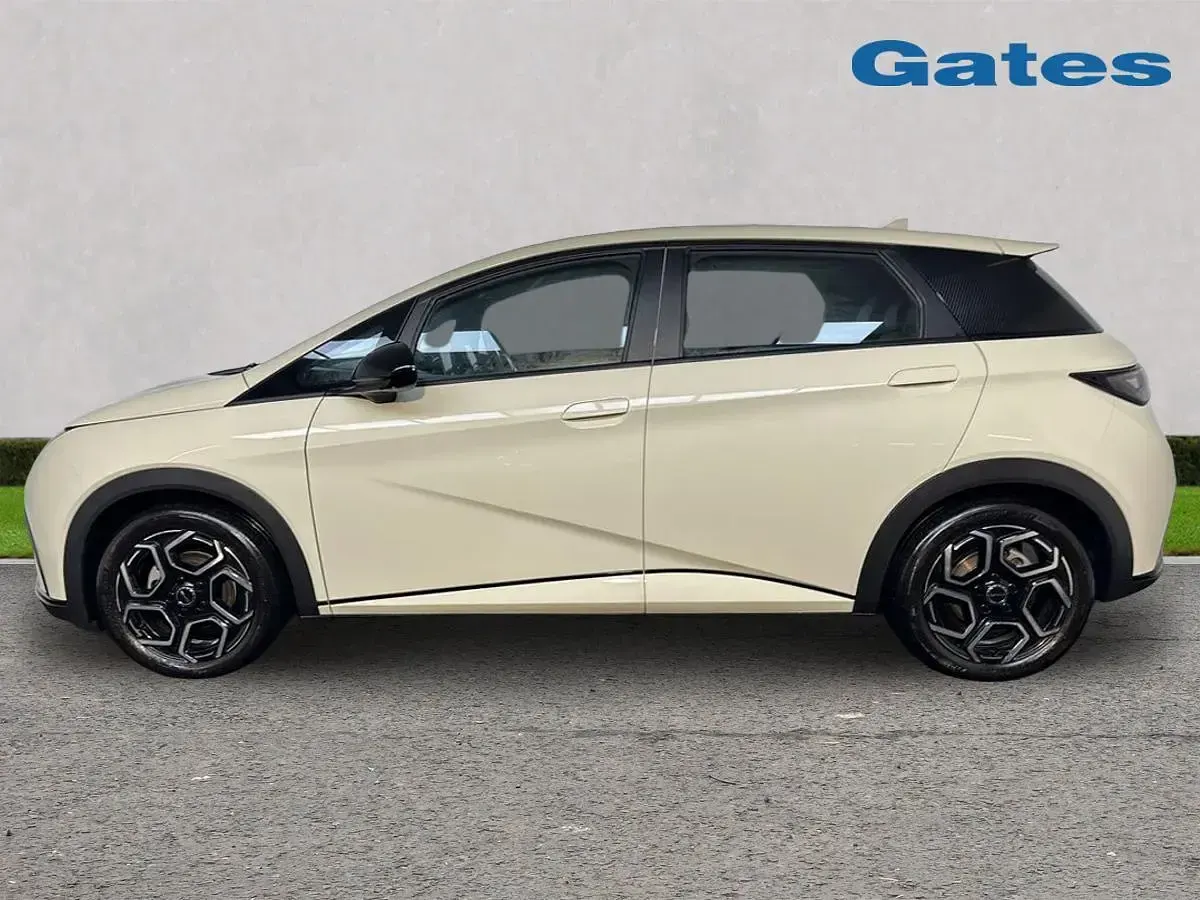 Used BYD Dolphin Boost 130 kW (177 HP) 2025 White Hatchback