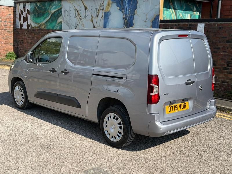 Używany Vauxhall Combo Sportive 100 KM (73 kW) 2019 Szary Minivan