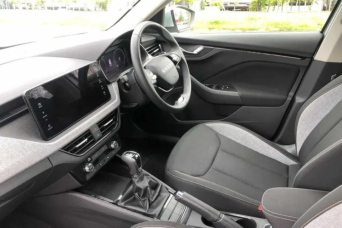 Usado Skoda Kamiq SE 115 HP (84 kW) 2025 Prateado SUV