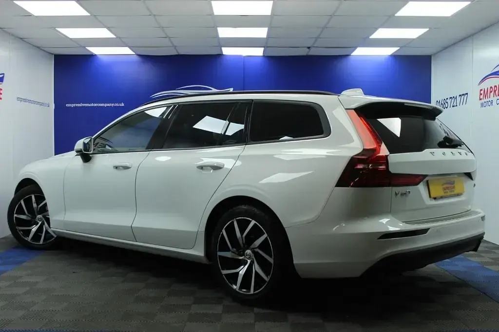 Usado Volvo V60 Momentum 150 CV (110 kW) 2019 Blanco Familiar