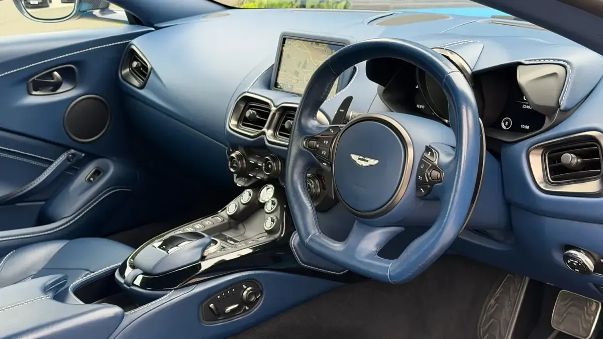 Used Aston Martin Vantage 510 HP (375 kW) 2019 Blue Coupe