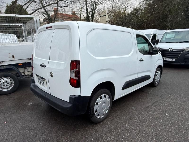 Used Vauxhall Combo 100 HP (73 kW) 2021 White Van