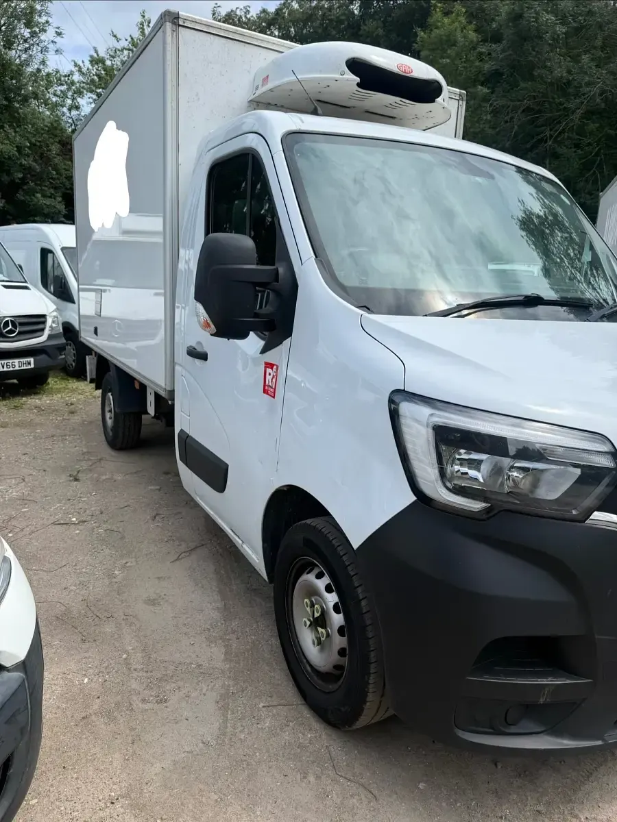 Used Renault Master 145 HP (106 kW) 2023 White MPV