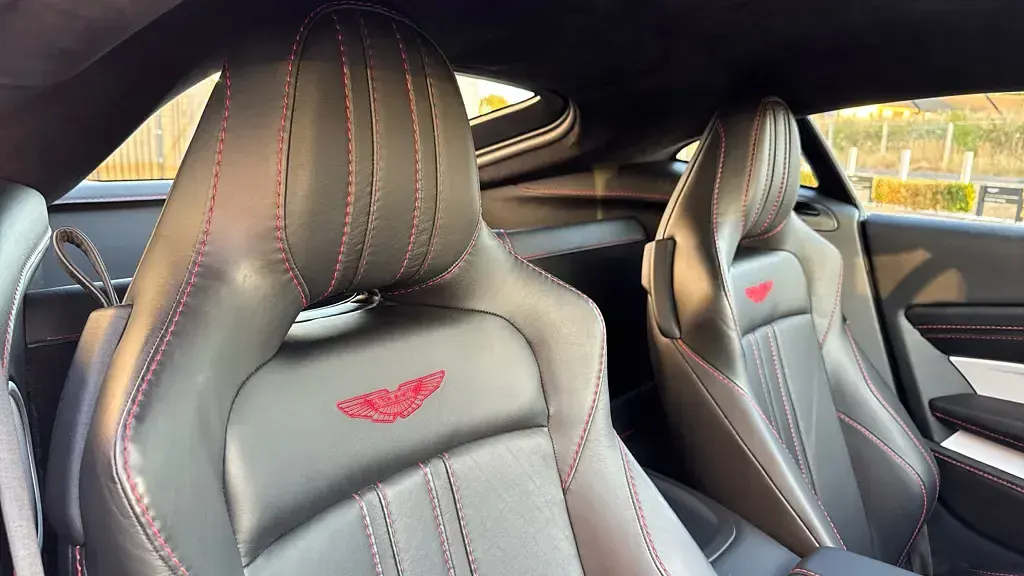 Used Aston Martin Vantage 510 HP (375 kW) 2019 White Coupe