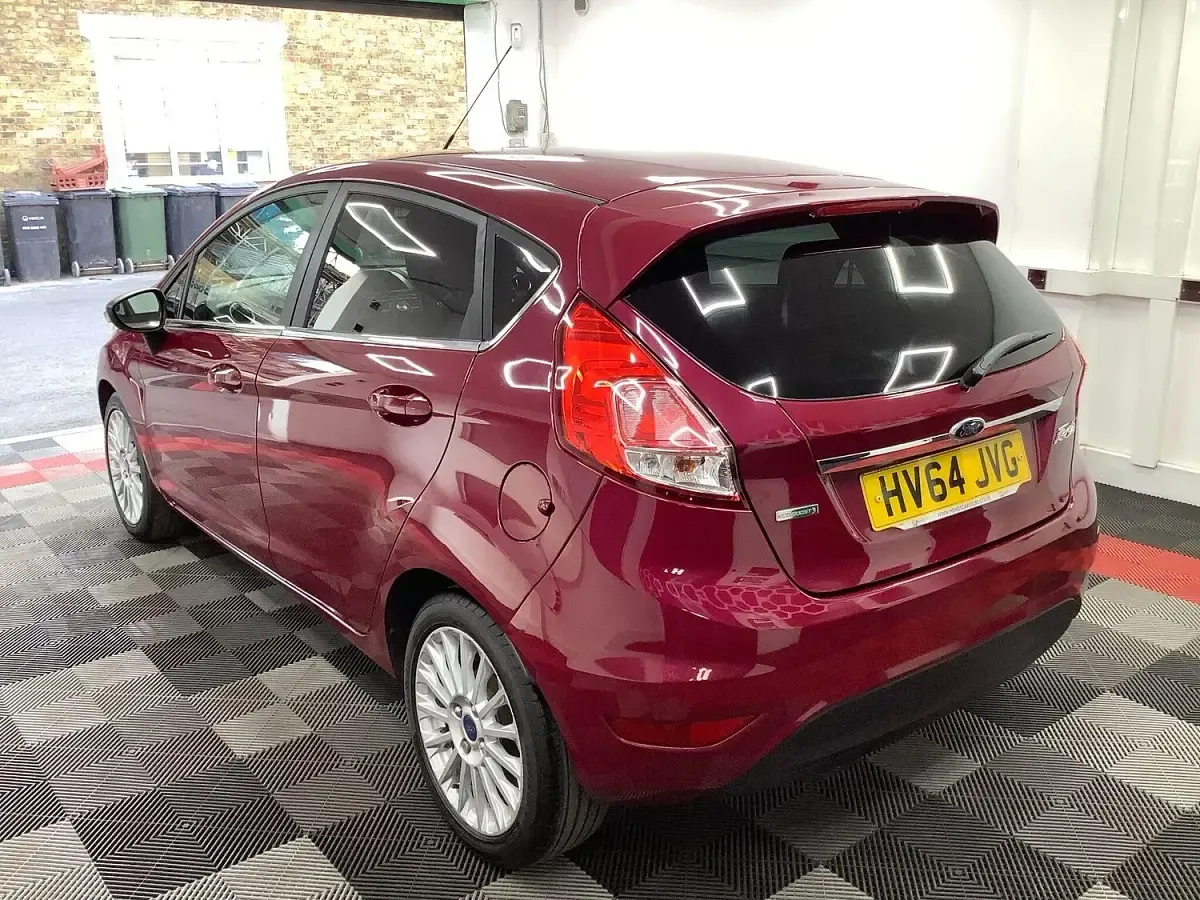 Used Ford Fiesta Titanium 125 HP (91 kW) 2014 Red Hatchback