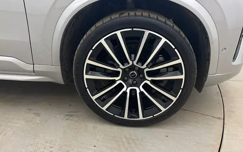 Usado Volvo XC90 Ultra 455 HP (334 kW) 2025 Prateado SUV