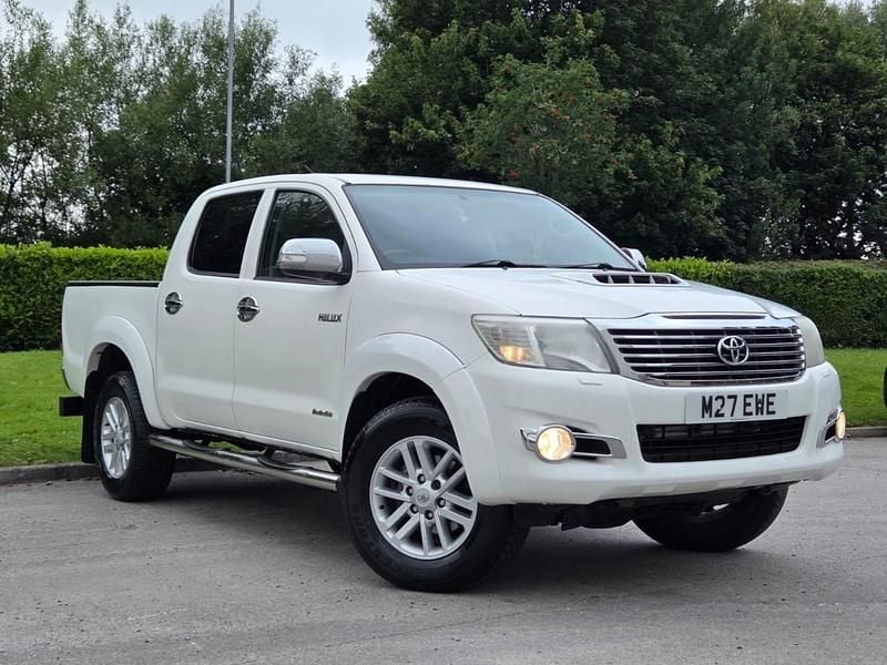 White Used 2012 Toyota HiLux Pickup | £12,245 (Expensive) - Image 1/4