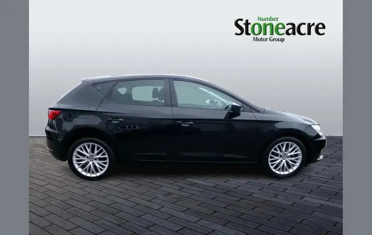 Used Seat Leon SE Dynamic 113 HP (83 kW) 2017 Black Hatchback