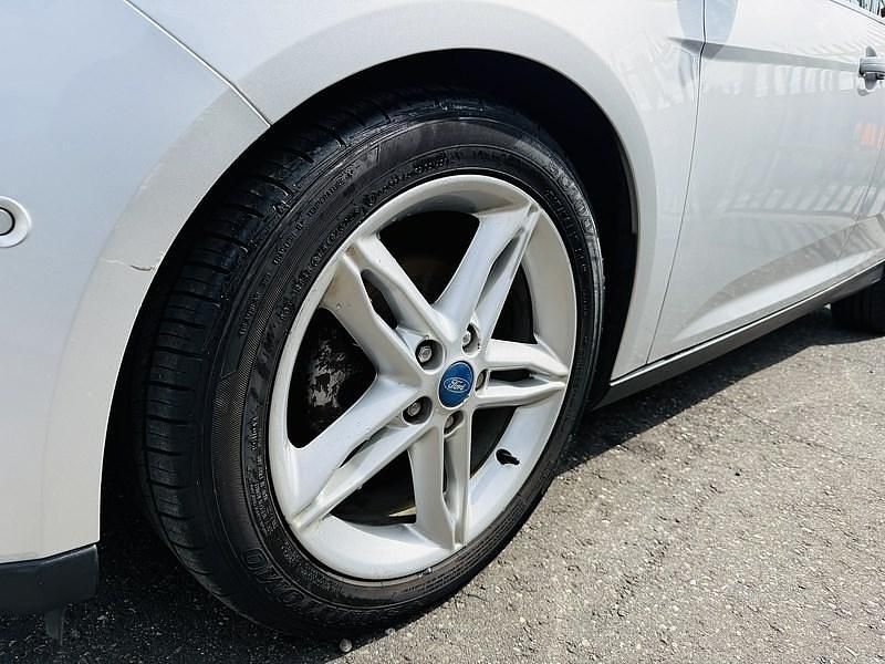 Used Ford Focus Titanium 125 HP (91 kW) 2015 Silver Hatchback