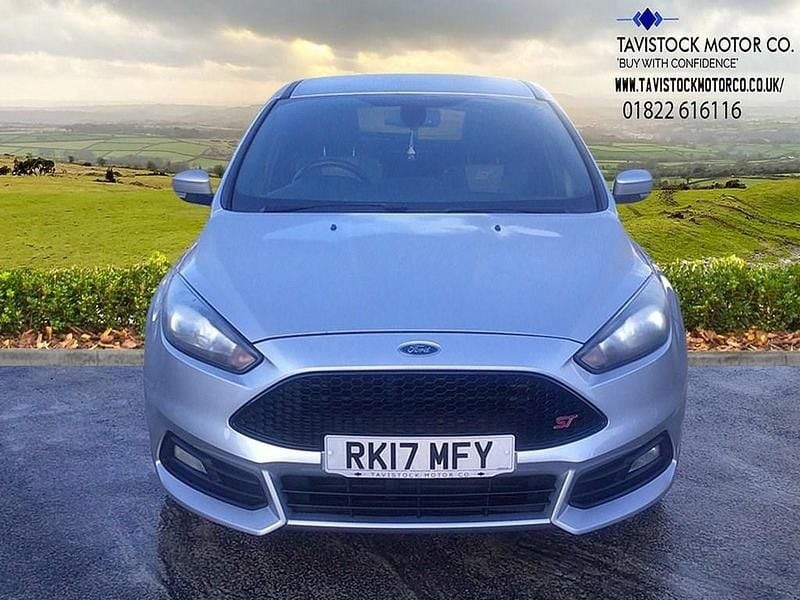 Used Ford Focus ST 185 HP (136 kW) 2017 Silver Hatchback