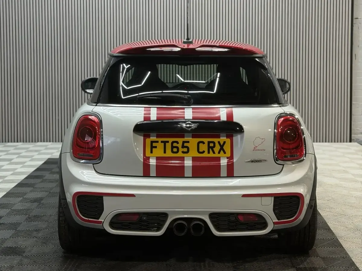 Usado Mini John Cooper Works Hatch 231 CV (169 kW) 2016 Plateado Utilitario