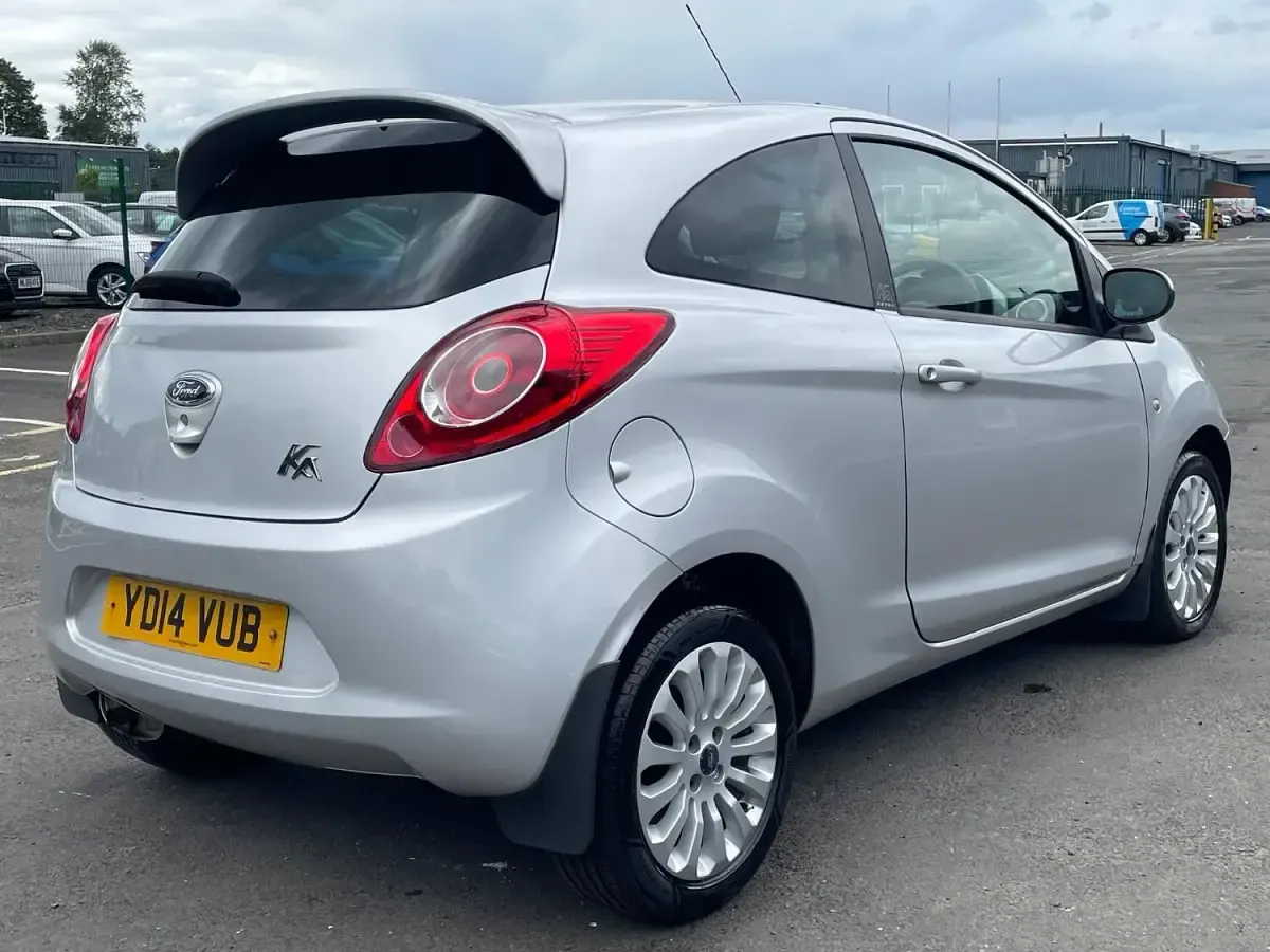 Używany Ford Ka Zetec 69 KM (50 kW) 2014 Srebrny Hatchback