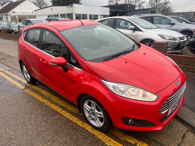 Red Used 2013 Ford Fiesta Zetec Hatchback | £4,295 (Fair price) - Image 1/4