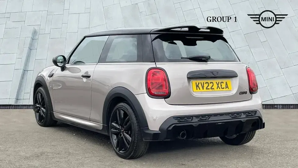Usado Mini Cooper Hatch 136 HP (100 kW) 2022 Cinzento Citadino