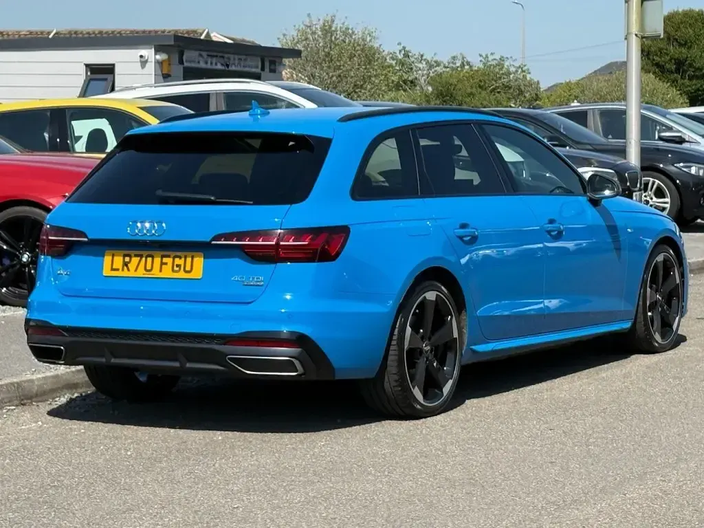 Used Audi A4 Black Edition 190 HP (139 kW) 2020 Blue Estate