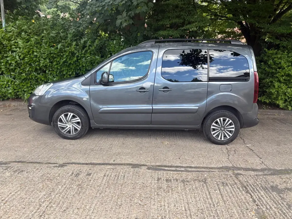 Used Citroën Berlingo Flair 99 HP (72 kW) 2018 Grey MPV
