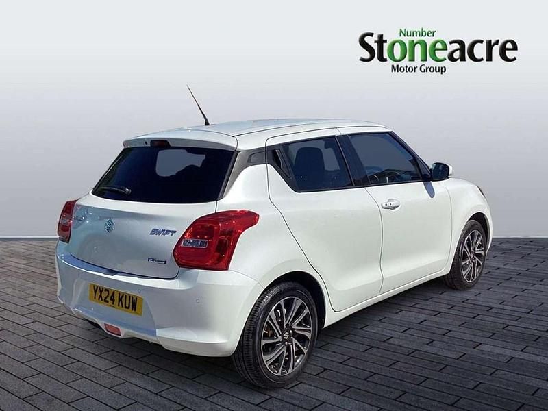 Used Suzuki Swift SZ5 83 HP (61 kW) 2024 White Hatchback