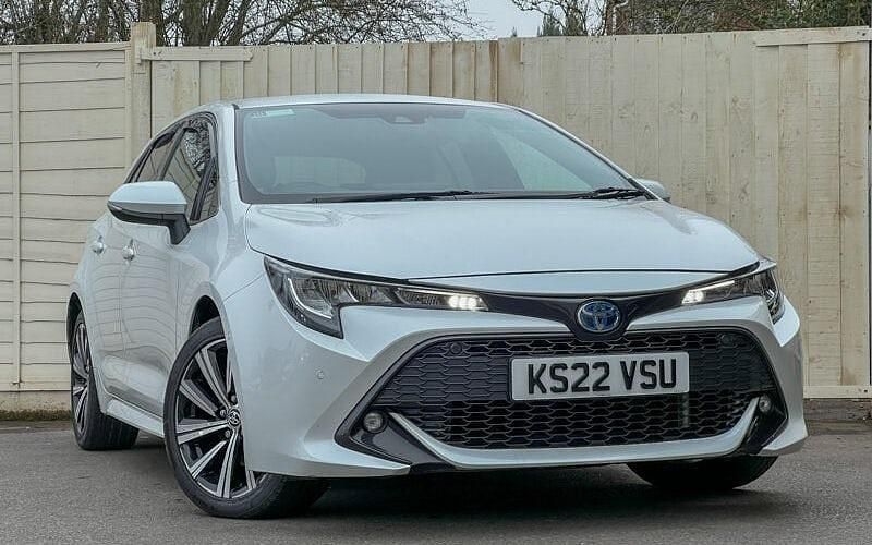 Used Toyota Corolla Design 184 HP (135 kW) 2022 White Hatchback