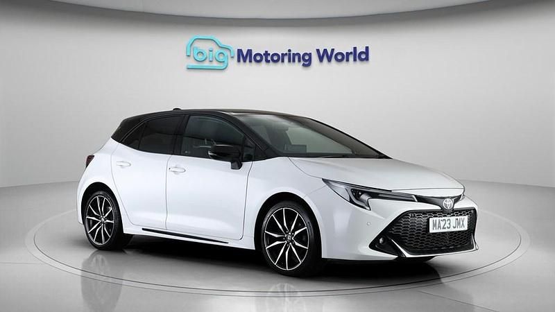 Used Toyota Corolla Sport 140 HP (102 kW) 2023 White Hatchback