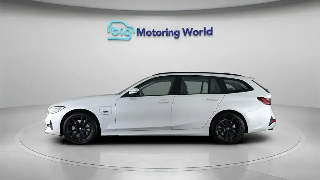 Used BMW 330e Sport Line 292 HP (214 kW) 2022 White Estate
