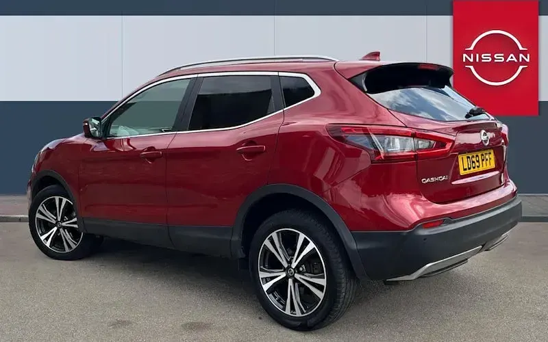 Used Nissan Qashqai N-Connecta 160 HP (117 kW) 2020 Red SUV