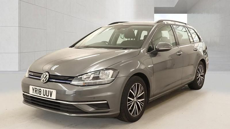 Used VW Golf VII SE 130 HP (95 kW) 2018 Urano grey Estate