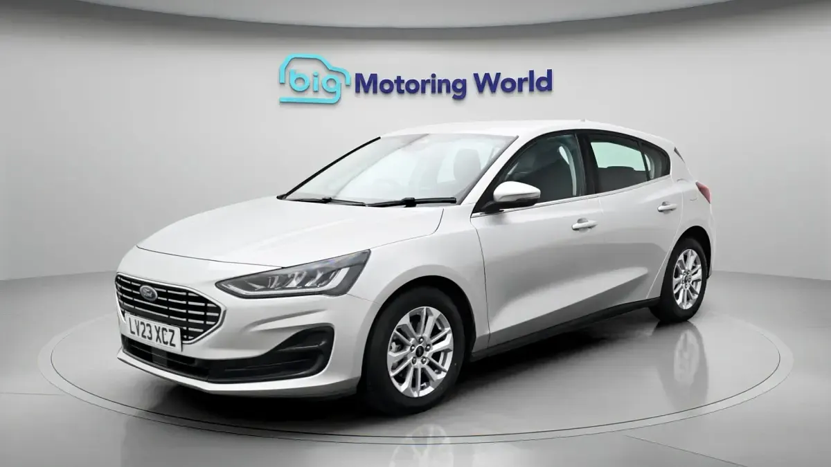 Usado Ford Focus Titanium 125 HP (91 kW) 2023 Prateado Citadino