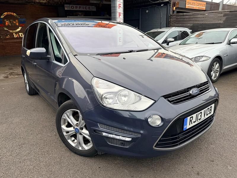 Usado Ford S-MAX Titanium 140 HP (102 kW) 2013 Cinzento Monovolume