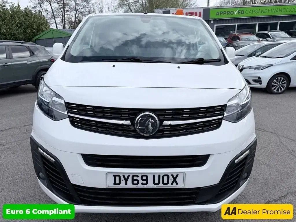 Gebraucht Vauxhall Vivaro Sportive 2019 Weiß Van / Kleinbus