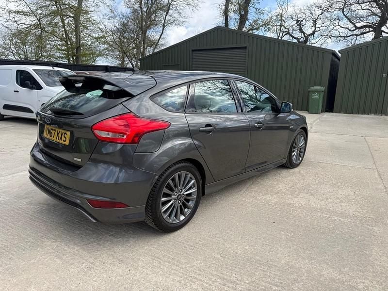 Used Ford Focus ST-Line 140 HP (102 kW) 2018 Grey Hatchback