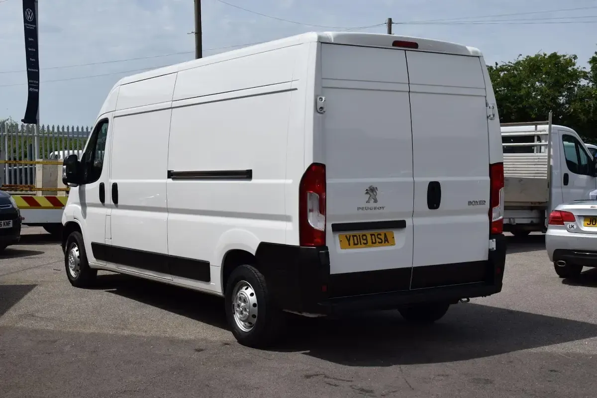 Used Peugeot Boxer 130 HP (95 kW) 2019 White Van