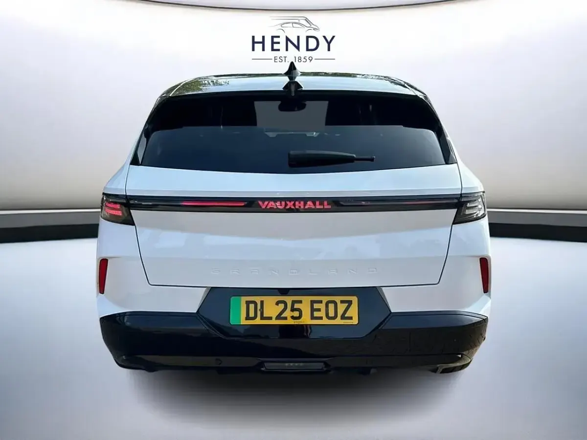 Used Vauxhall Grandland 154 kW (210 HP) 2025 White SUV