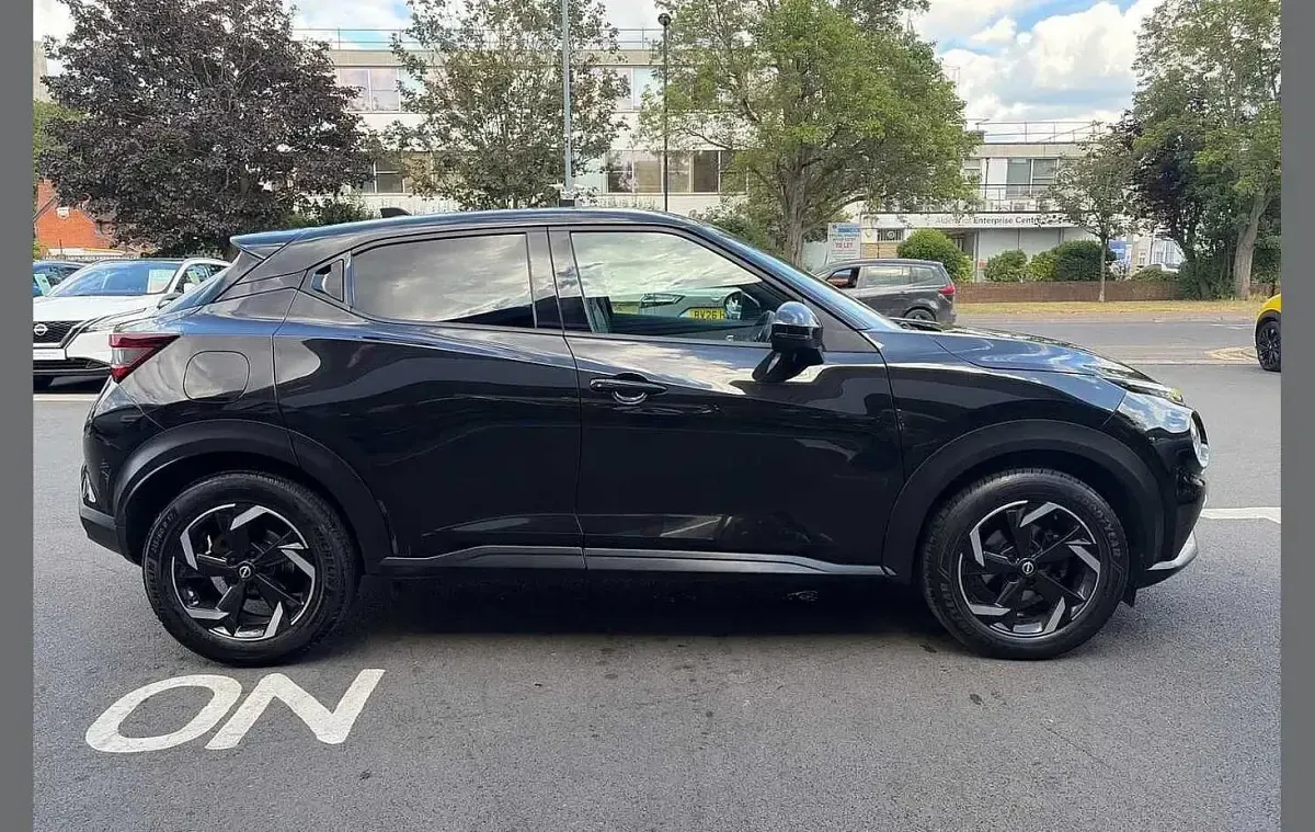 Used Nissan Juke N-Connecta 112 HP (82 kW) 2023 Black SUV